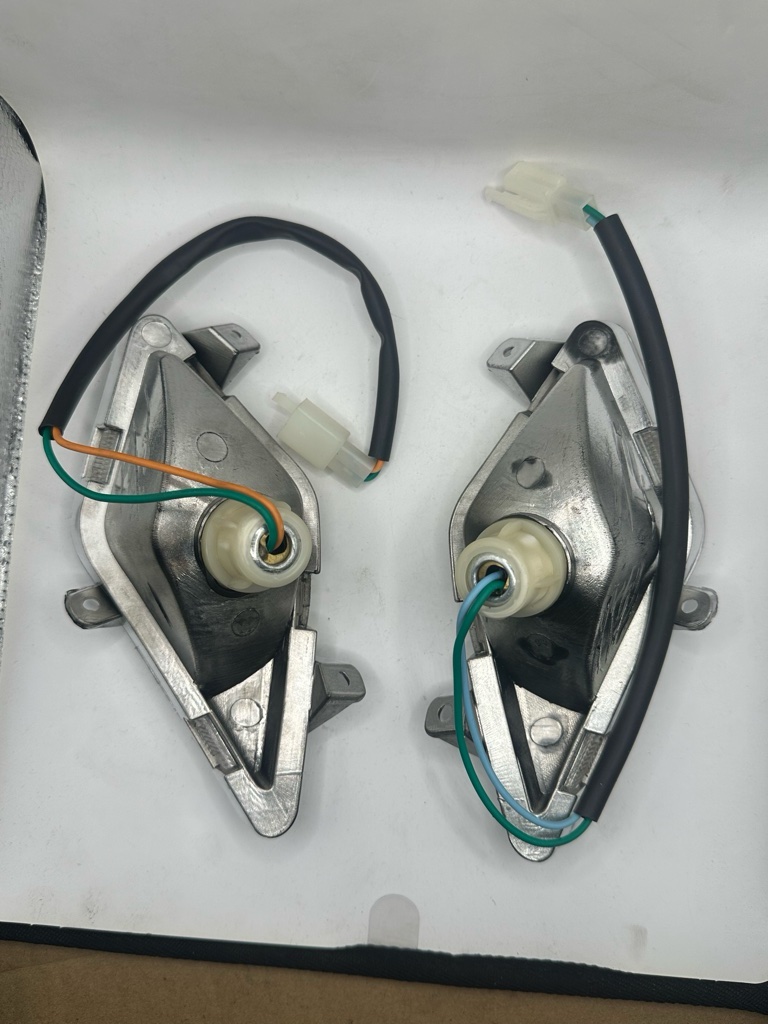 12v 10w Front Turn Signal Set (150cc Marina Scooter ) - Image 3